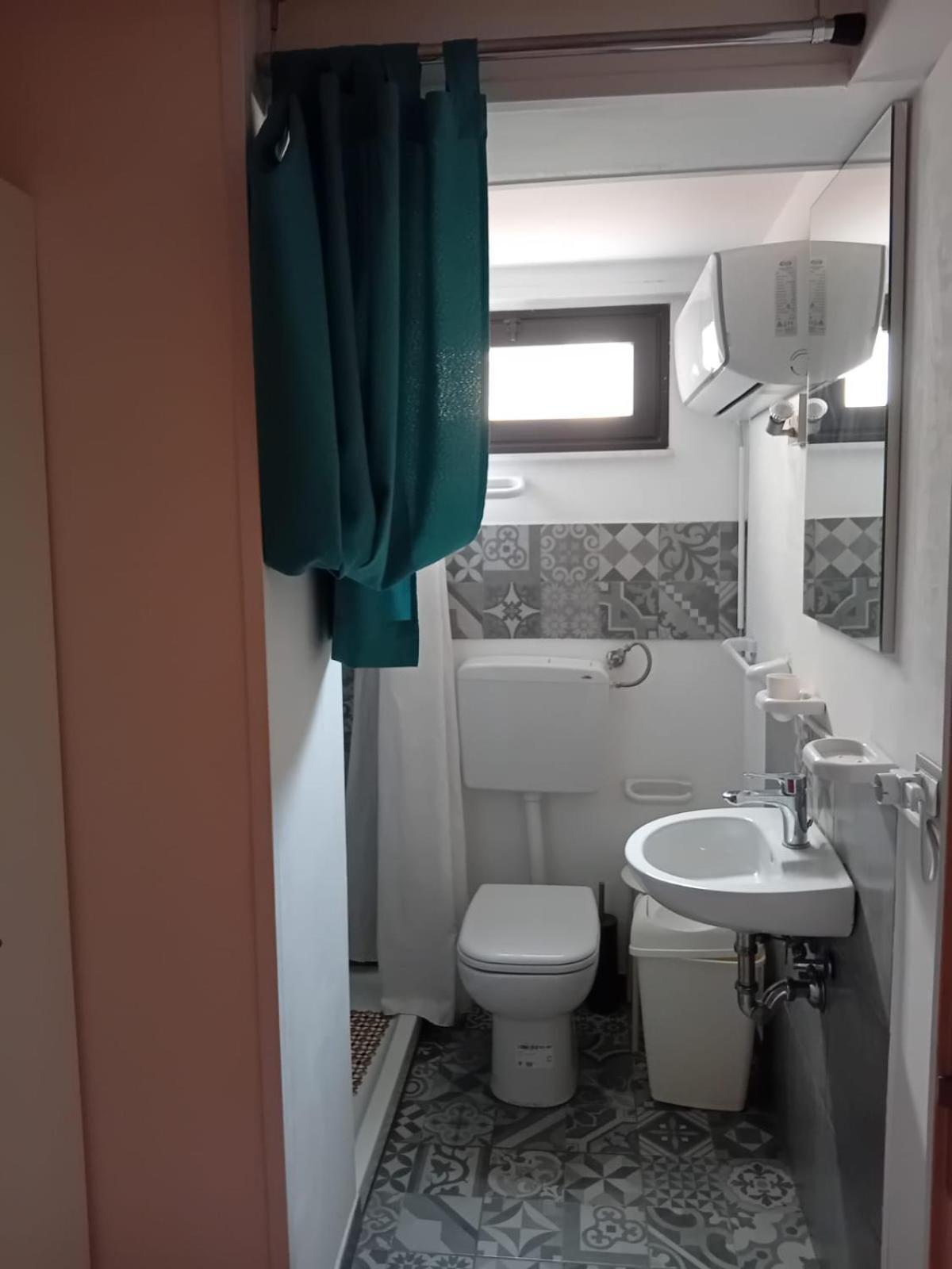 In Guest - Very Consisting Of 2 Very Comfortable Sofa Beds With En-suite Bathroom Aeroporto di Catania Fontana Rossa