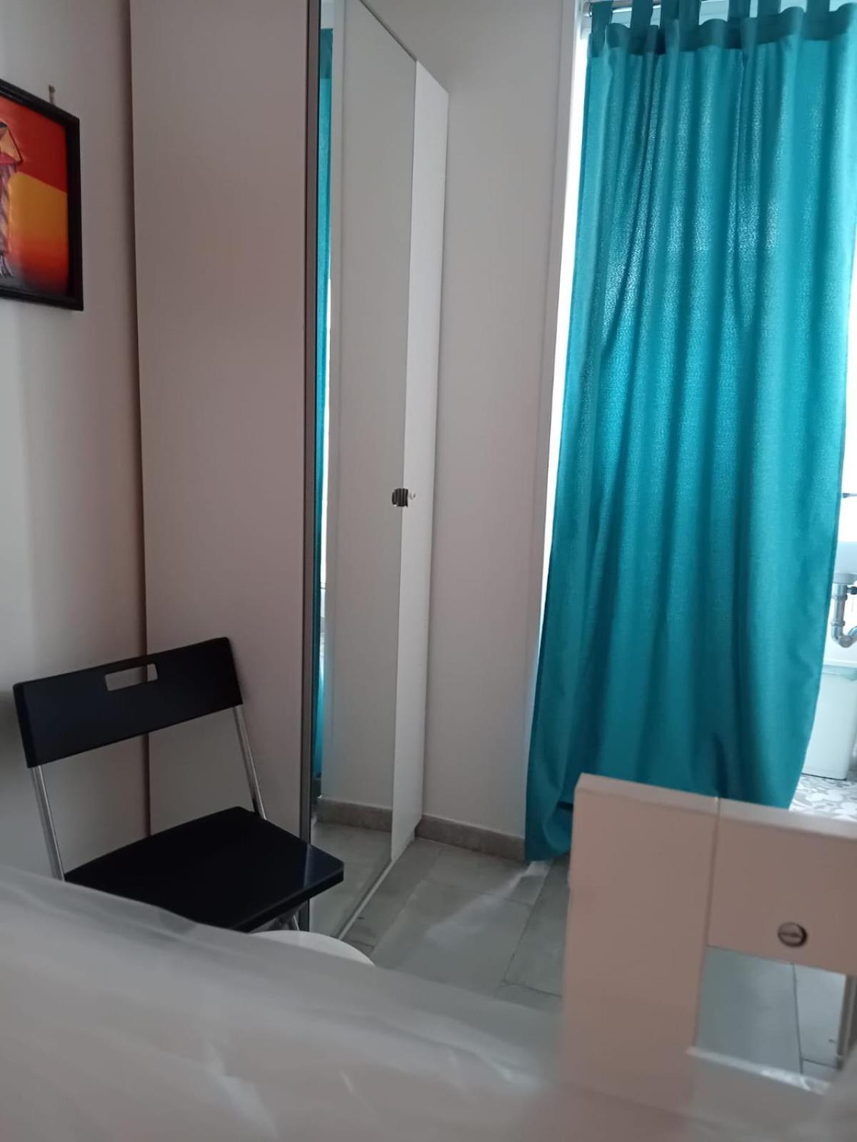 In Guest - Very Consisting Of 2 Very Comfortable Sofa Beds With En-suite Bathroom